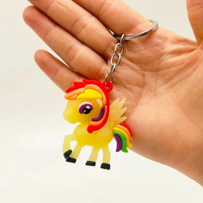 Afbeelding van CHPN Unicorn sleutelhanger keychain Siliconen Eenhoorn Geel Kinderfeestje Uitdeelcadeau Feestje MeisjesJongens Traktatie Leuke