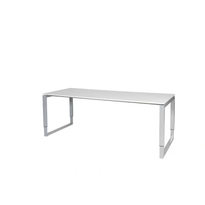 Afbeelding van Domino Plus bureau, hoogte instelbaar (62 85cm) met 200x80cm &#039;zwevend&#039; krijtwit 25mm blad en aluminium (RAL9006) O poot frame