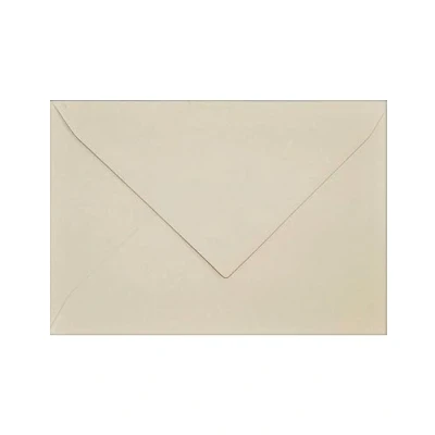 Afbeelding van Netuno 25 enveloppen beige B6 125x175mm 115g Sirio Color Sabbia puntklep voor huwelijk verjaardag kerstmis uitnodigingen brief wenskaarten