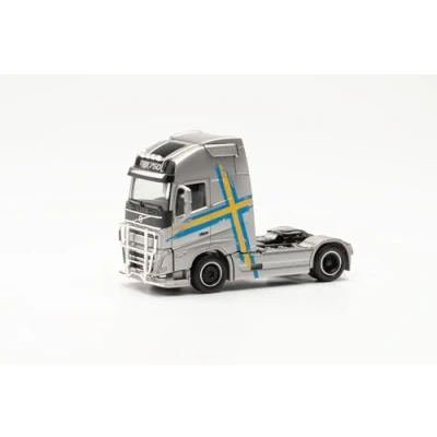 Afbeelding van Herpa vrachtwagen model Volvo FH 16 Gl. XL trekker met lampbalk en koeienvanger, schaal 1:87, voor diorama, modelbouw, verzamelobject, Made in Germany, kunststof