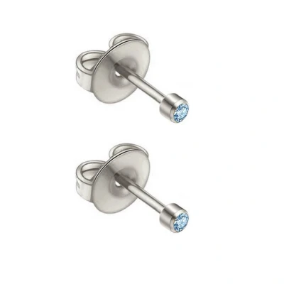 Afbeelding van Caflon 2mm mini zilverkleurige stalen oorknopjes voor oorschieter hypoallergeen steriel verpakt met licht blauw steentje geboortesteen maart