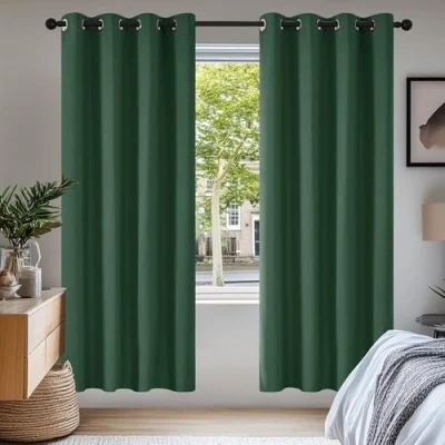 Afbeelding van Deconovo Gordijnen Verduisterend met Oogjes, Ondoorzichtige Kerst voor Slaapkamer, Woonkamer, 140x175 cm (B x H), 2 stuks, Donkerlentegroen
