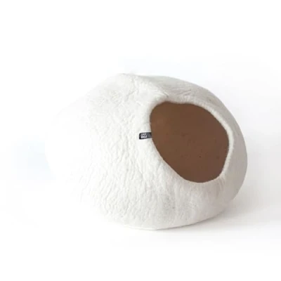 Afbeelding van LucyBalu® Premium Kattenhol van vilt Natuurlijk kattenbed 100% pluizige wol vilt, handgemaakt in Nepal Knuffelhol voor katten 45x45x28 cm Wit