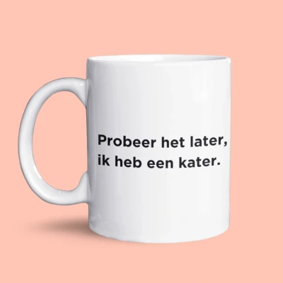 Afbeelding van NietMokken.nl Grappige Mok voor Kattenmensen met Illustratie 325 ml “Probeer Het Later, Ik Heb Een Kater Katten variant Dubbelzijdig Bedrukt Magnetron en Vaatwasserbestendig Humor Cadeau Keramische Beker Koffie Thee
