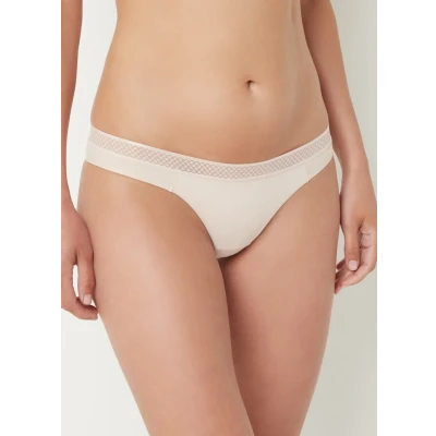Afbeelding van Calvin Klein dames Seductive Comfort string met kant in de kleur Zalmroze, maat: S