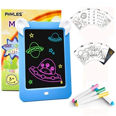 Afbeelding van PHYLES Magic Pad, LED Zaubertafel Kids 3 12 jaar, enthält 19 Board (Buchstaben, Zahlen, Muster), 4 Zeichenstifte, 1 Reinigungstuch, Das perfekte Lernspielzeug und Geburtstagsgeschenk (Blue)