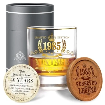 Afbeelding van CROWNLY CRYSTAL® 1985 Verjaardagscadeau Voor Mannen Verjaardag 40 Jaar Man Whiskyglazen Gepersonaliseerde Cadeaus Decoratie 40e Verjaardagskaart