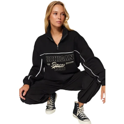 Afbeelding van Trendyol Rood Oversized Dik Fleece Gebreid Sweatshirt Met Rits En Print Twoaw24Sw00184