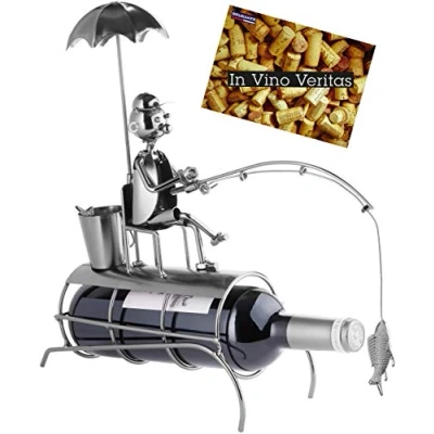 Afbeelding van BRUBAKER Wijnfleshouder Visser onder de parasol Metalen sculptuur Wenskaart INBEGREPEN Origineel cadeau idee
