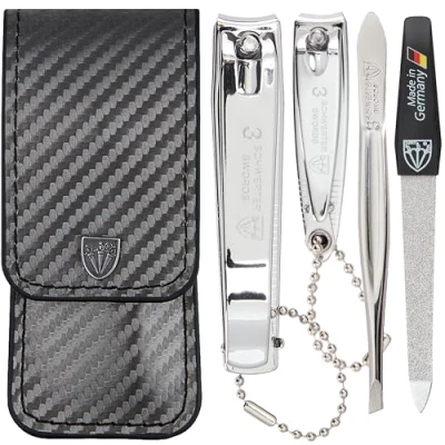 Afbeelding van DREI SCHWERTER Germany manicureset nagelset &#039;Bari&#039; 4 delig van kunstleer in carbon look, inhoud: pincet, saffier nagelvijl, vingernagelknipper, voetnagelknipper, perfect voor de handtas!
