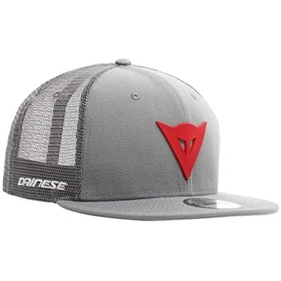 Afbeelding van Dainese 9Fifty Trucker Snapback Cap, zomerpet, grijs/rood, eenheidsmaat
