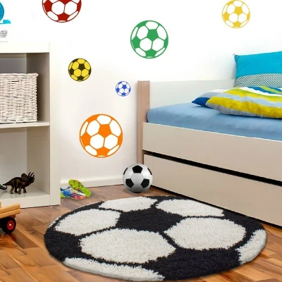 Afbeelding van Rond Kindervloerkleed Voetbal 120cm Zwart 123vloerkleed.nl is de online webshop voor vloerkleden en woonaccessoires.
