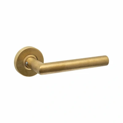 Afbeelding van Intersteel Deurkruk Jura op rozet verdekt ø53x10mm PVD messing getrommeld