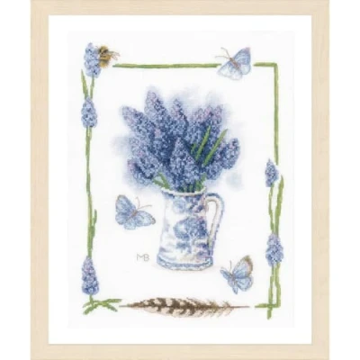 Afbeelding van Marjolein Bastin Blauwe druifjes Evenweave borduren (pakket) PN 0194854