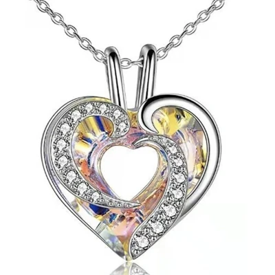 Afbeelding van Bijoux by Ive Ketting met hanger Doorzichtig hart steentjes.