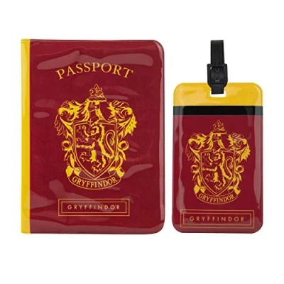 Afbeelding van Cinereplicas Harry Potter Set van label en paspoorthoes Griffoendor Officiële licentie