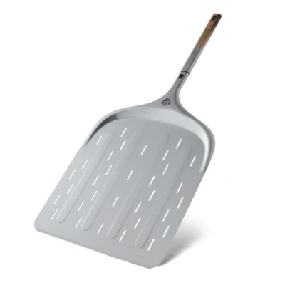 Afbeelding van Burnhard Pizzaschep aluminium spatel met perforatie en handvat van acaciahout, incl. Insteekmechanisme, hittebestendig voor pizzaovens 77,6 cm x 36,1 1,6