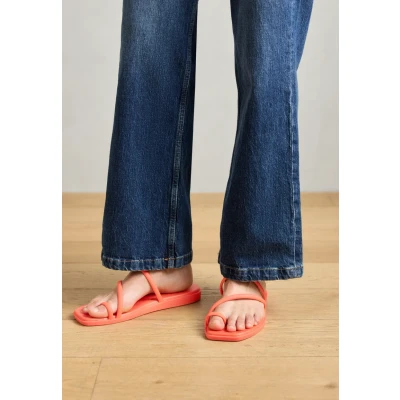 Afbeelding van Crocs dames Miami Toe Loop Sandal Platte sandaal, Zeester, 34/35 EU