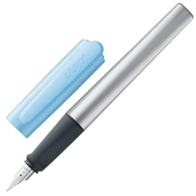 Afbeelding van LAMY nexx azure Vulpen met anti slip greep &amp; gepolijst stalen penpunt in maat A driehoekig aluminium houder inclusief T 10 blauw vulling Rechtshandig