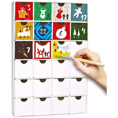Afbeelding van BRUBAKER Diy Adventskalender om zelf te Versieren herbruikbare kerstkalender met 24 Vakjes vullen kleine Cadeautjes Karton wit 32,5 cm van
