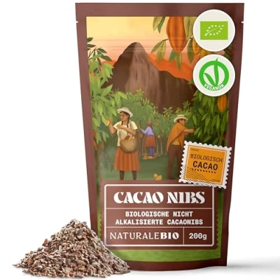 Afbeelding van Rauwe Biologische Cacaobonen Stukjes 200 gr. Organic Raw Cacao Nibs. Bio, Natuurlijk en Zuiver. Geproduceerd in Peru van de boom theobroma cacao. Bron Magnesium, Kalium Ijzer. NaturaleBio