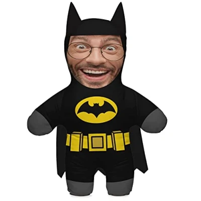 Afbeelding van Gepersonaliseerde grappige foto cadeau kussen met vulling; Kleurrijke body je eigen gezichtsfoto bedrukt; 45 cm hoog; Verjaardagscadeau Vaderdag; Motief Vleermuismens [091]
