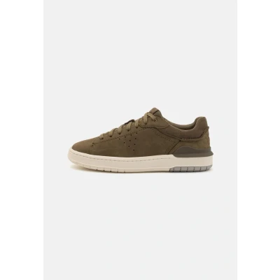 Afbeelding van Clarks COURTLITE2 RUN Sneakers laag, Heren, Maat: 42, Olive Nubukleer