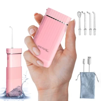 Afbeelding van Aquapik mini monddouche, draagbaar, 3 gebruiksmodi, IPX7 waterdicht, 4 sproeiers, oplaadbaar en compact, ideaal voor op reis, aanbevolen door tandartsen het hele gezin.