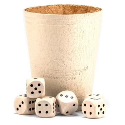 Afbeelding van Waldfelsen® Echt lederen kubusbeker (9 cm) met 6 houten dobbelstenen (16 mm) van beukenhout, leren beker, dobbelstenen, set oogdobbelstenen, speeldobbelstenen (kleur: wit)