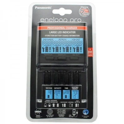 Afbeelding van Panasonic eneloop bovenlader BQ CC65 incl. LCD display en AccuCell AkkuBox Blue