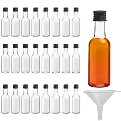 Afbeelding van Belle Vous Mini Likeur Flesjes (24 pak) Plastic 50ml Lege Alcohol met Zwarte Schroef Dop en Vloeistof Trechter Voor Makkelijk Schenken Flessen Vullen Huwelijk Feest