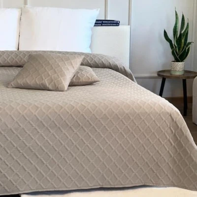 Afbeelding van Euromat sprei, doorgestikte dubbelzijdig, sprei met 2 kussenslopen 40 x cm (beige, taupe Parla 3D, 220 240 cm)