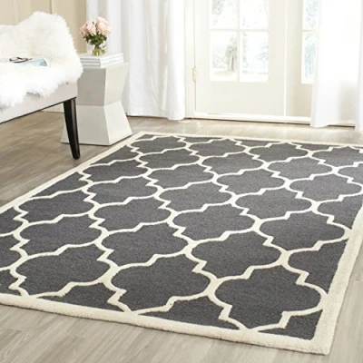 Afbeelding van SAFAVIEH Geometrisch tapijt voor woonkamer, eetkamer, slaapkamer Cambridge Collection, korte pool, donkergrijs en ivoor, 91 x 152 cm