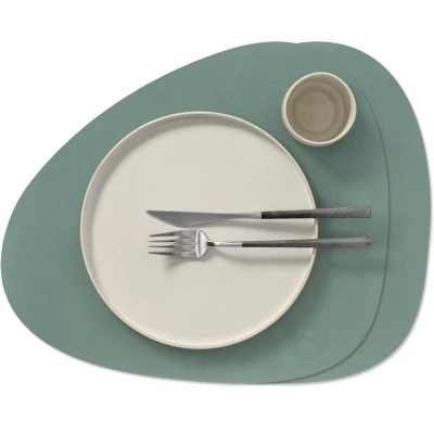 Afbeelding van LIND DNA Placemat/Onderleggers Nupo Leer Pastel Green Curved 44 x 37 cm 2 Stuks