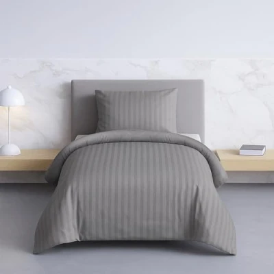 Afbeelding van Sleepdown Zachte hotelkwaliteit 225 DRAAD COUNT POLYKATOEN Satijn Streep Dekbedovertrek Set Met Kussenslopen in Grijze Kleur (Eenpersoons)