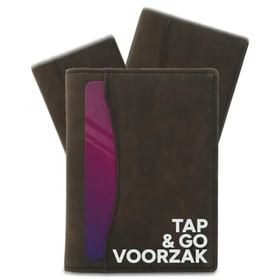 Afbeelding van AKIELO RFID Blokkerende Bifold Kaart Portemonnee met Trek Tab en Geschenkdoos Stijlvolle &#039;Tap N Go&#039; Heren Creditcardhouder Portemonnees voor (OSCAR Donkere Mokka Editie)