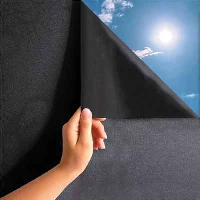 Afbeelding van MARAPON® Raamfolie, zelfklevend, ondoorzichtig, zwart, 0,90 x 50 m, inclusief e book met professionele tips, verduisteringsfolie hoge inkijkbescherming, statisch hechtende inkijkbeschermingsfolie,