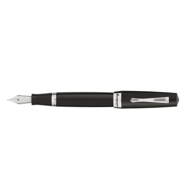 Afbeelding van Montegrappa Elmo 02 Jet Black vulpen in de kleur zwart, gemaakt van edelhars en roestvrij staal, veerdikte: M, afmetingen: 14,2 x 1,7 cm, 35g, ISE2R3AC