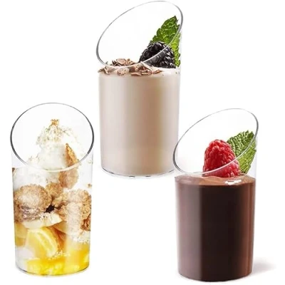 Afbeelding van KAHEIGN 100 stuks mini schuine dessertkopjes, 75 ml plastic ronde dessertbekers doorzichtige parfait voorgerecht beker herbruikbare serveerschaal voor dessert pudding mousse feest (8,5 x 4 cm)