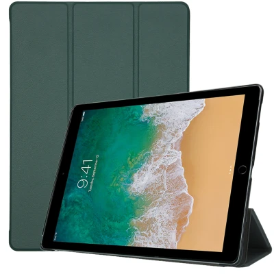 Afbeelding van Apple iPad Pro 12.9 (2017) Hoes: iMoshion Trifold Bookcase Donkergroen Kunstleder Tablet Hoezen