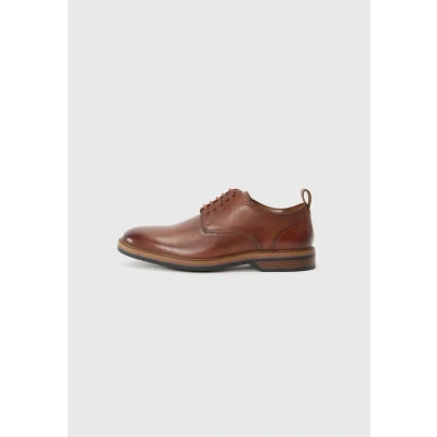Afbeelding van Clarks Aldwin Veterschoenen, Heren, Maat: 45, Tan Leer
