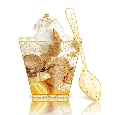 Afbeelding van PALUDO 50 Stuks Mini Dessertbekers met Lepels, 60 ml Dessertglazen Plastic Gouden Glitters, Herbruikbare Set voor Mousse Pudding Bruiloftsfeest Verjaardagsfeestjes