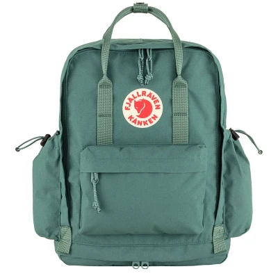 Afbeelding van Fjällräven Kånken Outlong rugzak met logo Zeegroen