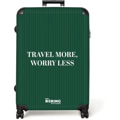 Afbeelding van NoBoringSuitcases.com® Koffer groot Reiskoffer lichtgewicht Gestreepte groene achtergrond met tekst Travel More, Worry Less Rolkoffer 4 wielen Grote trolley XL 98 liter bagage