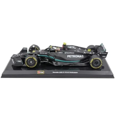 Afbeelding van Bburago 1/24 Racing MB AMG W14 E Performance met hoofdtelefoon #Hamilton De nieuwigheid van 2024 die snelheid en stijl precisie viert. Een onmisbare replica voor raceliefhebbers