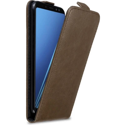 Afbeelding van Cadorabo hoes compatibel met Samsung Galaxy A8 2018 in KOFFIE BRUIN Beschermende flip design magnetische sluiting
