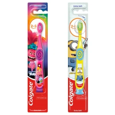 Afbeelding van Colgate Kinderen Extra zachte Tandenborstel 3 5 jaar, Minions of Trolls voor kinderen, haren en kleine kop reiniging, geassorteerd model