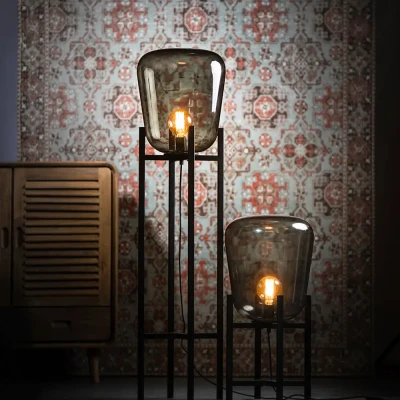 Afbeelding van ETH Expo Trading vloerlamp Benn met glazen kap