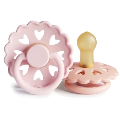 Afbeelding van FRIGG Fairytale Latex Fopspeen 2 Pack Natuurrubberen BPA vrij Gemaakt In Denemarken Symmetrische Kersvormige Tepel (White Lilac/Pretty Peach), Maat 1 (0 6 Maanden))