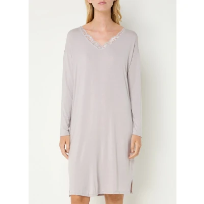 Afbeelding van Triumph dames Timeless Sensuality nachthemd met details van kant in de kleur Lichtgrijs, maat: 38